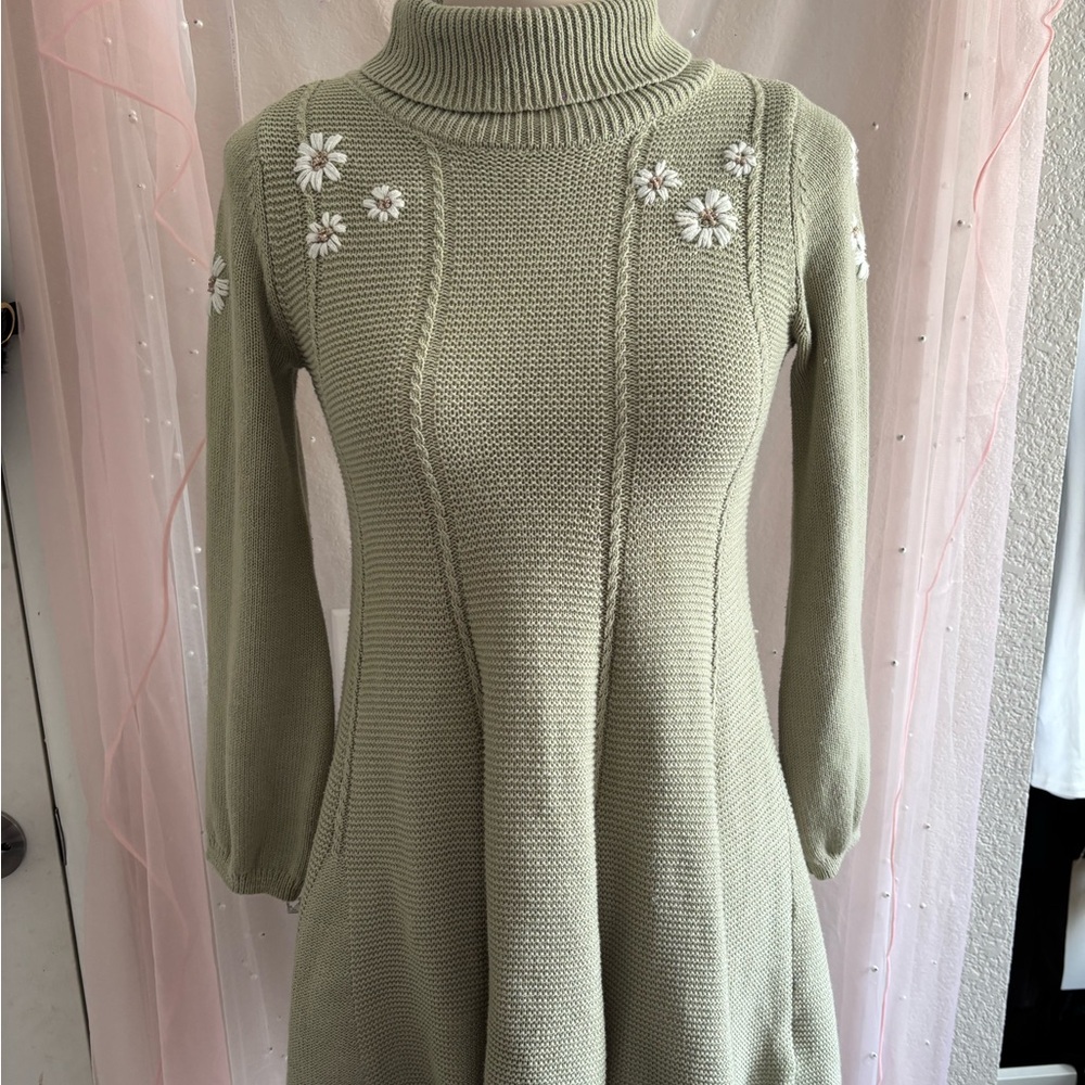cupcakes & cashmere Olive Green Midi Dress